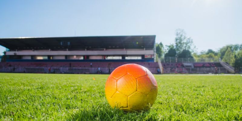 Cầu thủ Đan Mạch bị đột quỵ trên sân