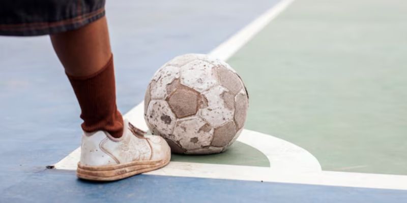 Dấu hiệu của chấn thương cơ háng khi đá bóng