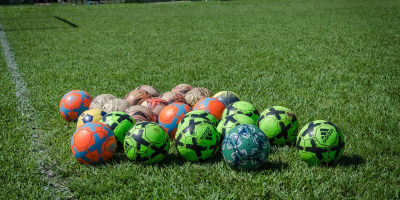 Chấn thương đầu gối khi đá bóng gây nguy hiểm