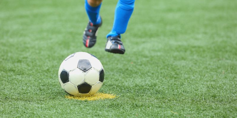 Đá tảng chườm lạnh xua tan cơn đau khớp gối