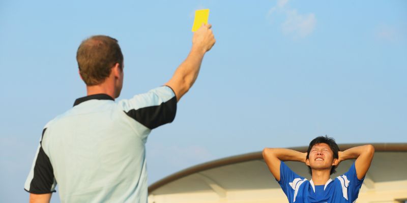 Quy định chi tiết về luật thẻ vàng trong bóng đá